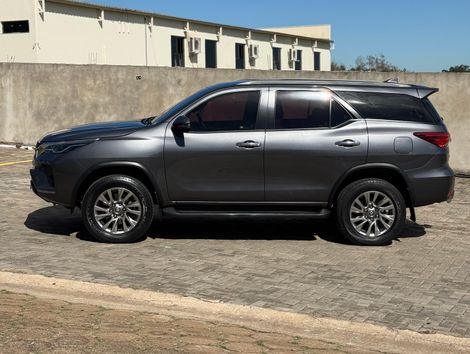 Toyota Hilux SW4 SRV 4x2 2.7 Flex 16V Aut.