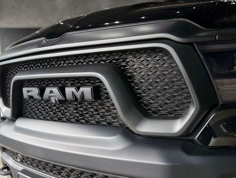 RAM 1500 REBEL 5.7 HEMI CD V8 4x4 Aut.