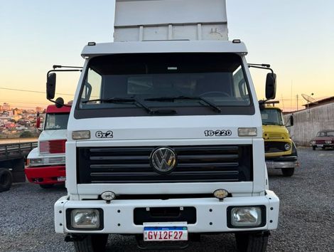  VW 16-220 Motor Cummins- Caçamba