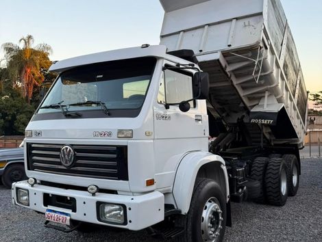 VW 16-220 Motor Cummins- Caçamba