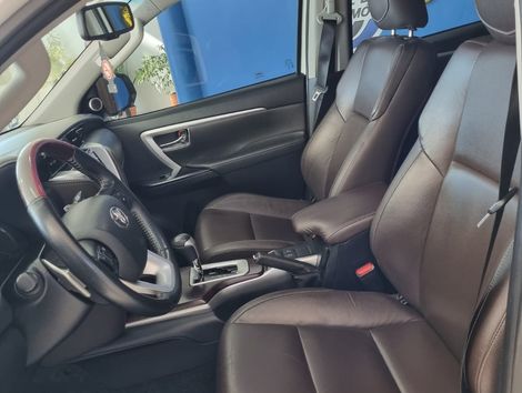 Toyota Hilux SW4 SRX 4x4 2.8 TDI 16V Dies. Aut.