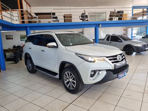 Toyota Hilux SW4 SRX 4x4 2.8 TDI 16V Dies. Aut.