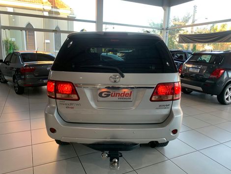 Toyota Hilux SW4 SRV D4-D 4x4 3.0 TDI Dies. Aut