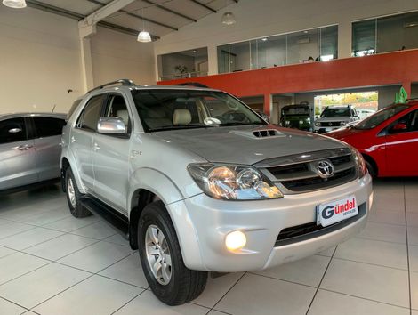 Toyota Hilux SW4 SRV D4-D 4x4 3.0 TDI Dies. Aut