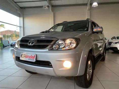 Toyota Hilux SW4 SRV D4-D 4x4 3.0 TDI Dies. Aut