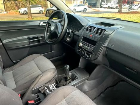 VolksWagen Polo Sedan 1.6 Mi Total Flex 8V 4p