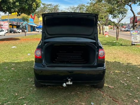 VolksWagen Polo Sedan 1.6 Mi Total Flex 8V 4p