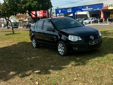 VolksWagen Polo Sedan 1.6 Mi Total Flex 8V 4p
