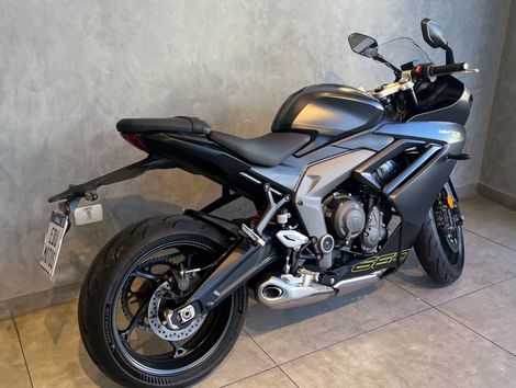 TRIUMPH DAYTONA 660