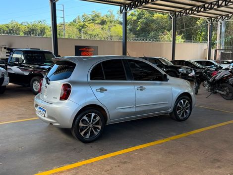 Nissan MARCH SL 1.6 16V Flex Fuel 5p