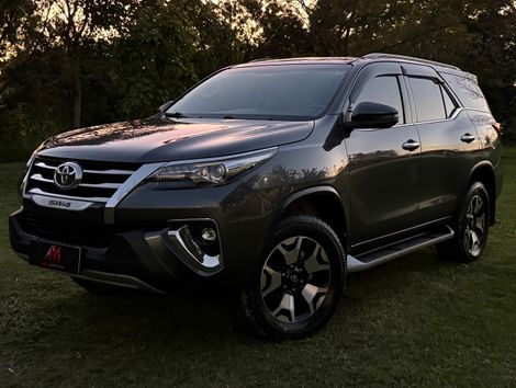 Toyota Hilux SW4 SRX Diamo. 4x4 2.8 TB Die Aut.