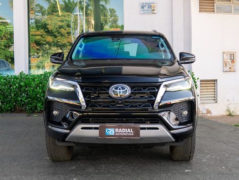 Toyota Hilux SW4 SRX 4x4 2.8 TDI 16V Dies. Aut.