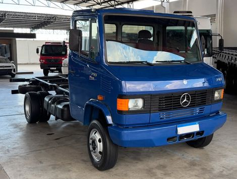 MERCEDES-BENZ 710/ 710 Plus 2p (diesel)