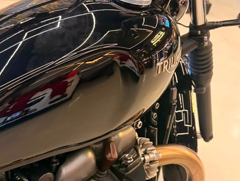 TRIUMPH BONNEVILLE BOBBER 1200cc