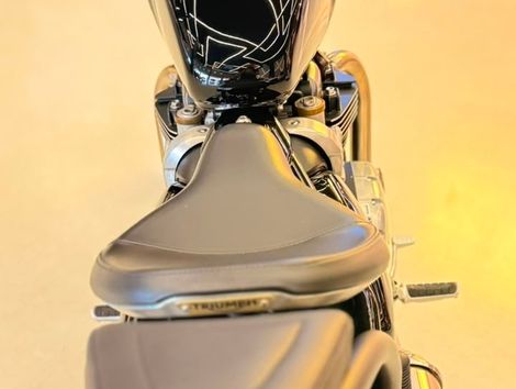 TRIUMPH BONNEVILLE BOBBER 1200cc