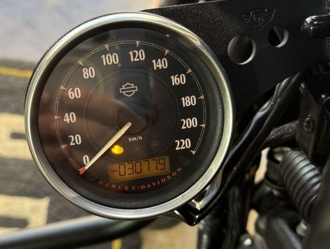 Harley XL 883N IRON