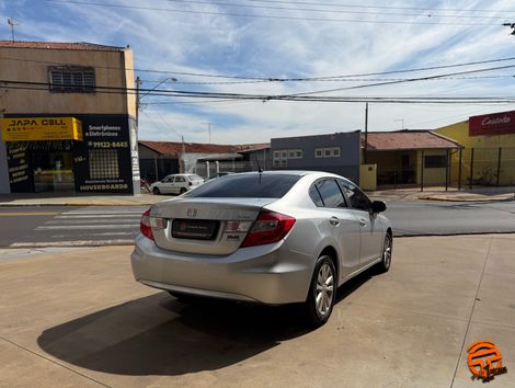 Honda Civic Sedan LXR 2.0 Flexone 16V Aut. 4p