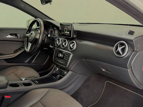 Mercedes Classe A 200 1.6 TB 16V Style 156cv Aut.