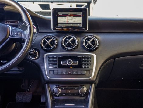 Mercedes Classe A 200 1.6 TB 16V Urban 156cv Aut.