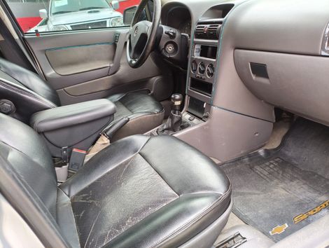 Chevrolet Astra 2.0 8V/ CD 2.0 8V Hatchback 5p Mec