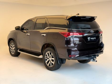 Toyota Hilux SW4 SRX 4x4 2.8 TDI 16V Dies. Aut.