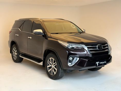 Toyota Hilux SW4 SRX 4x4 2.8 TDI 16V Dies. Aut.