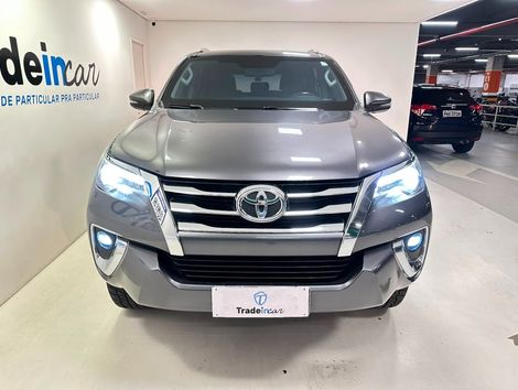 Toyota Hilux SW4 SRX 4x4 2.8 TDI 16V Dies. Aut.