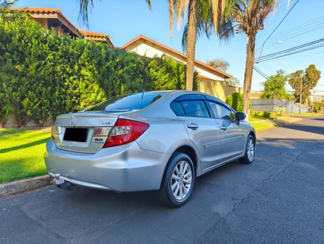 Honda Civic Sedan LXR 2.0 Flexone 16V Aut. 4p