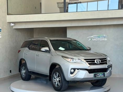 Toyota Hilux SW4 SR 4x2 2.7/ 2.7 Flex 16V Aut.