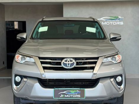 Toyota Hilux SW4 SR 4x2 2.7/ 2.7 Flex 16V Aut.