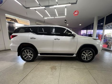 Toyota Hilux CD SRX 4x4 2.8 TDI 16V Diesel Aut.