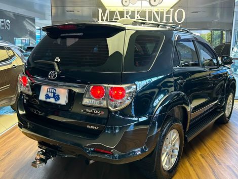Toyota Hilux SW4 SRV D4-D 4x4 3.0 TDI Dies. Aut