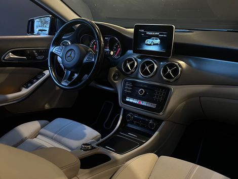 Mercedes GLA 200 Night 1.6. TB 16V Flex Aut.