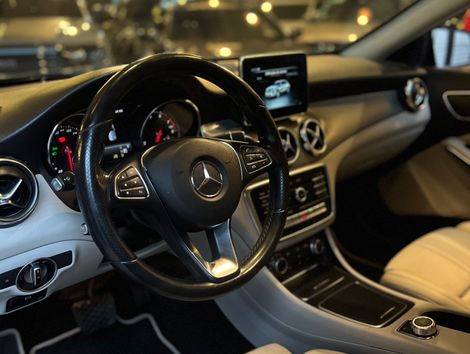 Mercedes GLA 200 Night 1.6. TB 16V Flex Aut.