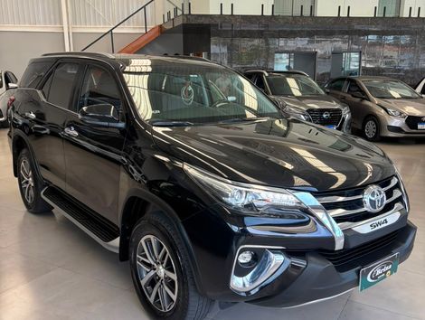 Toyota Hilux SW4 SRX 4x4 2.8 TDI 16V Dies. Aut.