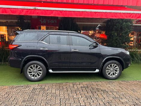Toyota Hilux SW4 SRX 4x4 2.8 TDI 16V Dies. Aut.