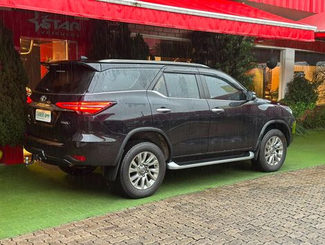 Toyota Hilux SW4 SRX 4x4 2.8 TDI 16V Dies. Aut.