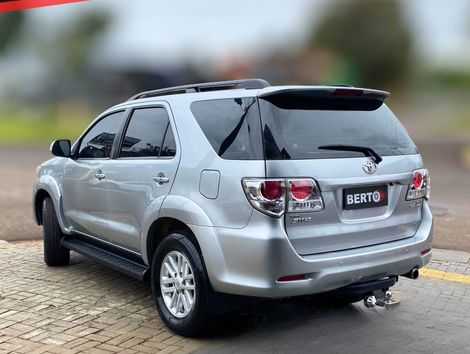 Toyota Hilux SW4 SR 4x2 2.7/ 2.7 Flex 16V Aut.