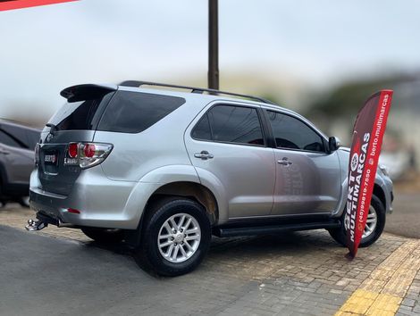 Toyota Hilux SW4 SR 4x2 2.7/ 2.7 Flex 16V Aut.