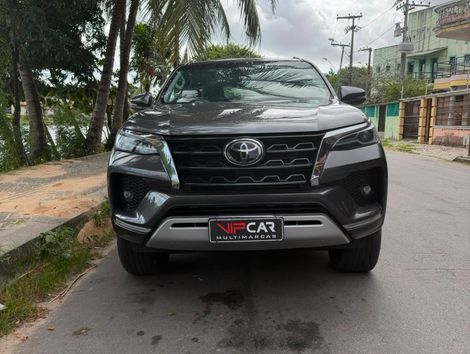 Toyota Hilux SW4 SRX 4x4 2.8 TDI 16V Dies. Aut.