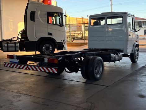 MERCEDES-BENZ 710/ 710 Plus 2p (diesel)