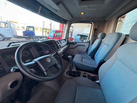 VOLKSWAGEN 13-180 E Constellation 2p (diesel)