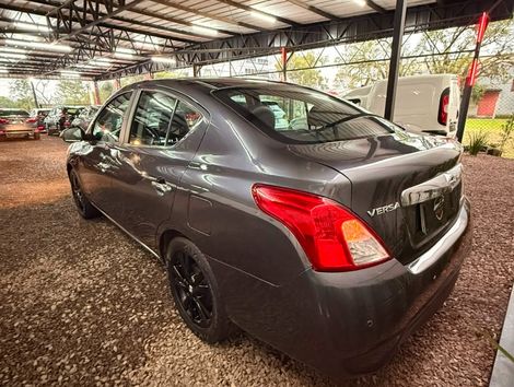 Nissan VERSA SL 1.6 16V FlexStart 4p Aut.