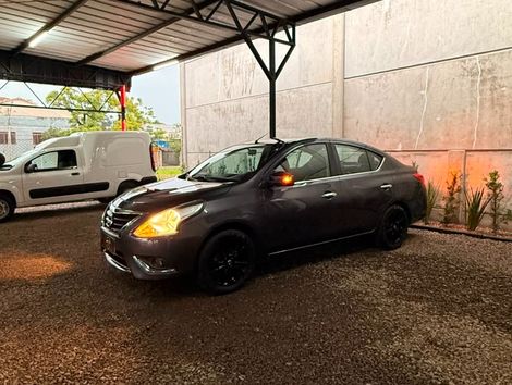 Nissan VERSA SL 1.6 16V FlexStart 4p Aut.