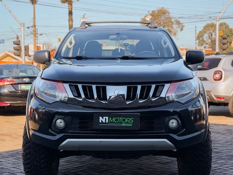 Mitsubishi L200 Tri. Outd. GLX 2.4 CD 4x4 Die. Mec.