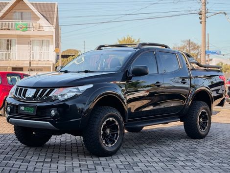 Mitsubishi L200 Tri. Outd. GLX 2.4 CD 4x4 Die. Mec.