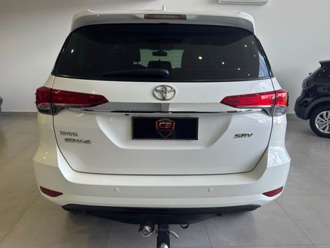 Toyota Hilux SW4 SRV 4x2 2.7 Flex 16V Aut.