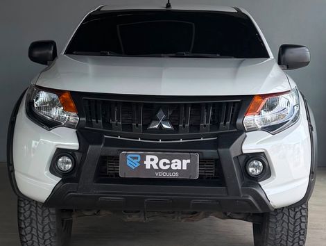 Mitsubishi L200 Tri. Outd. GLX 2.4 CD 4x4 Die. Mec.