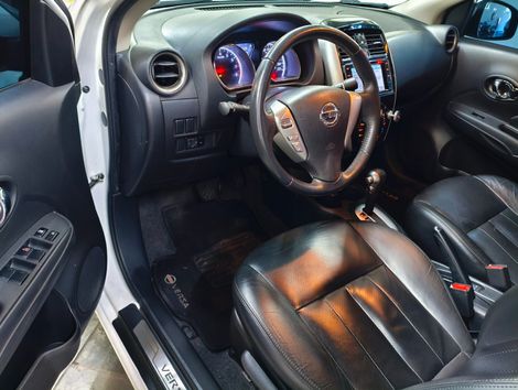 Nissan VERSA SL 1.6 16V FlexStart 4p Aut.