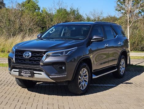 Toyota Hilux SW4 SRX 4x4 2.8 TDI 16V Dies. Aut.